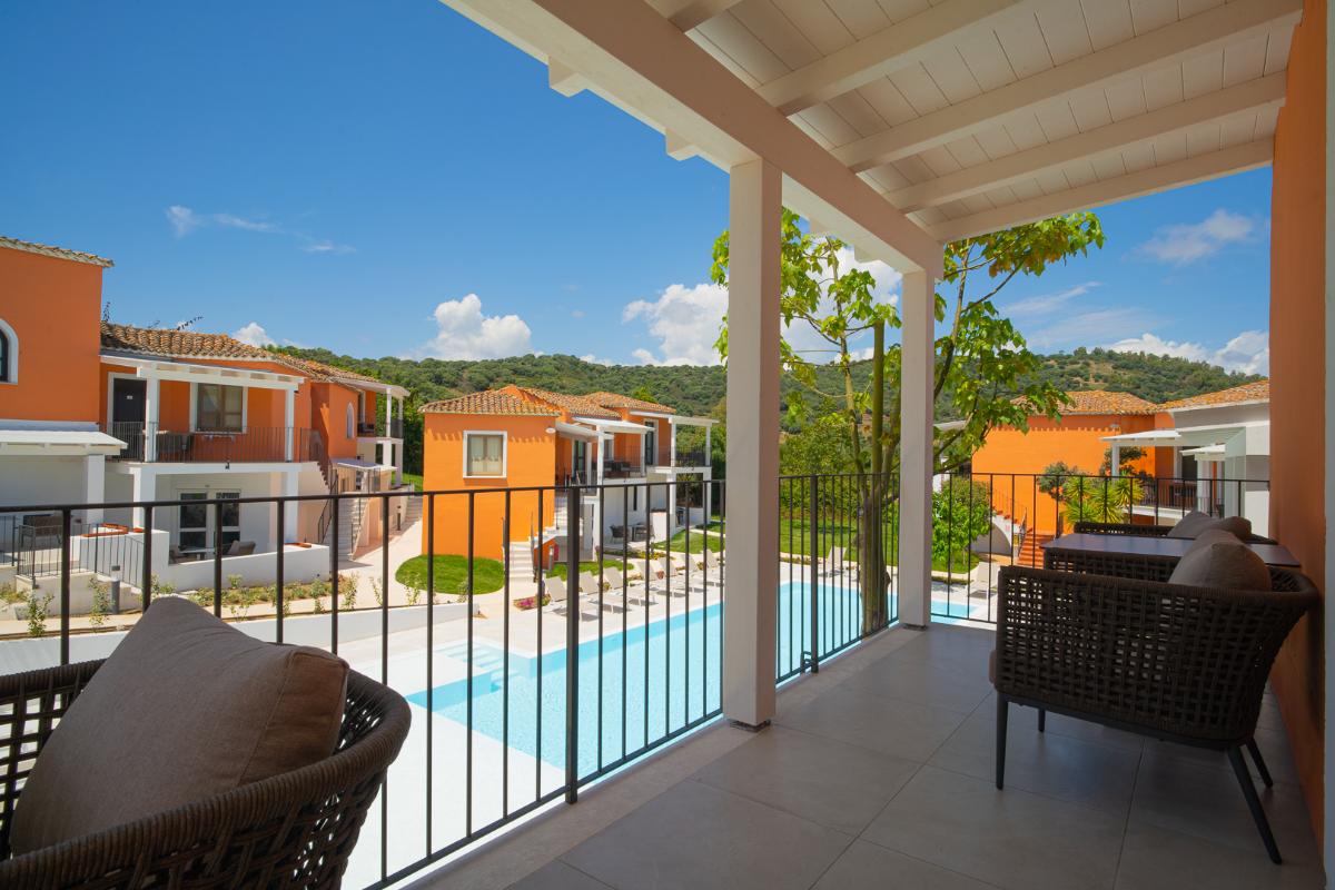 163-camera-pool-230907-61637294-6_room_carousel